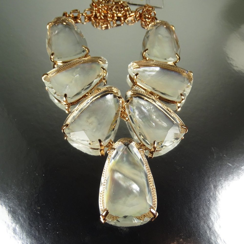 KENDRA SCOTT Harlow Rose Gold Necklace in Suspended Mother of Pearl